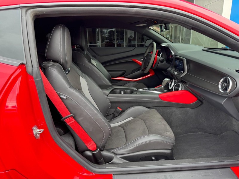 Chevrolet Camaro Vehicle Image 11