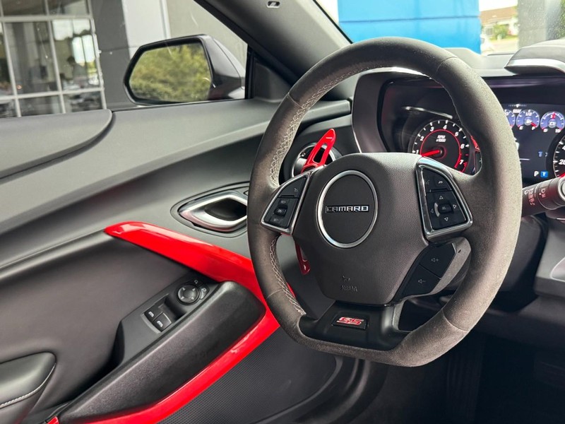 Chevrolet Camaro Vehicle Image 14