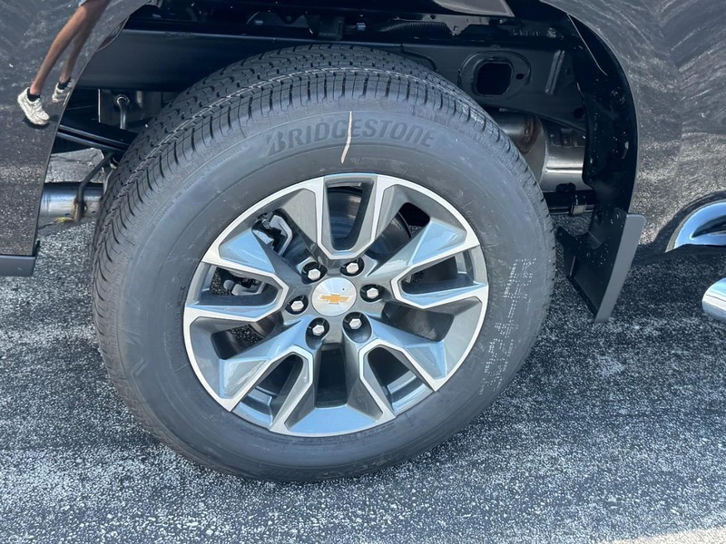 Chevrolet Silverado 1500 Vehicle Image 04
