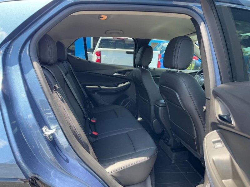 Buick Encore GX Vehicle Full-screen Gallery Image 10