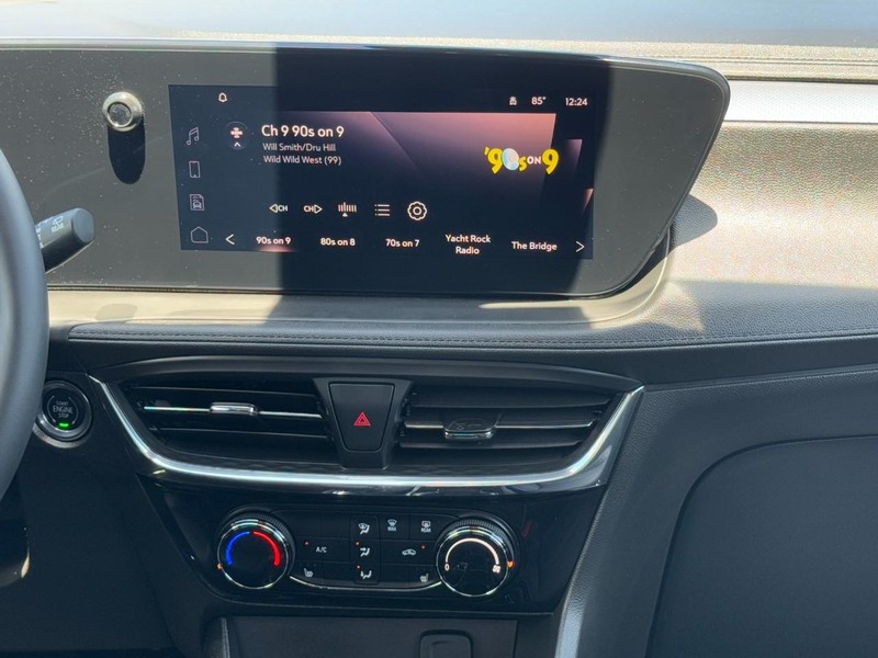 Buick Encore GX Vehicle Full-screen Gallery Image 13