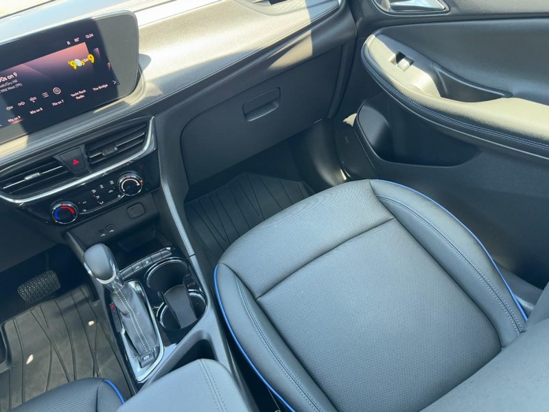 Buick Encore GX Vehicle Full-screen Gallery Image 15