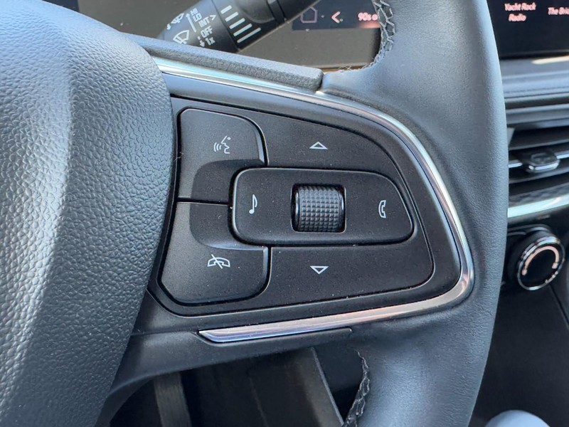 Buick Encore GX Vehicle Full-screen Gallery Image 17