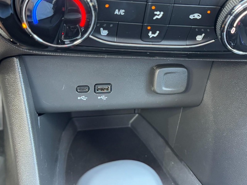 Buick Encore GX Vehicle Full-screen Gallery Image 19