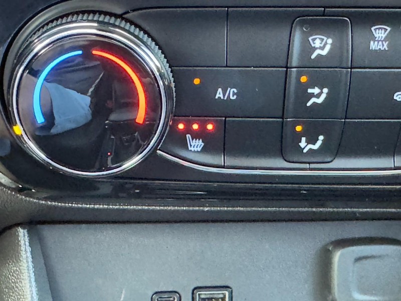 Buick Encore GX Vehicle Full-screen Gallery Image 20