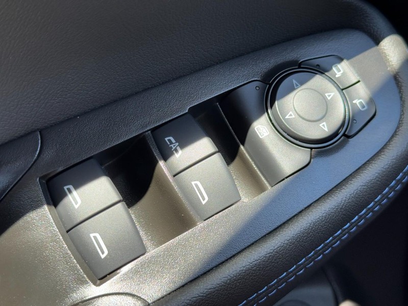 Buick Encore GX Vehicle Full-screen Gallery Image 22