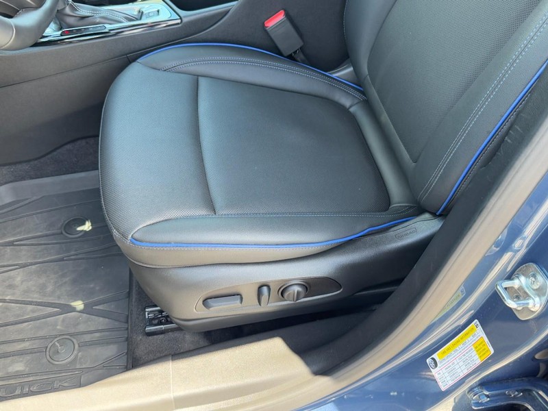 Buick Encore GX Vehicle Full-screen Gallery Image 23