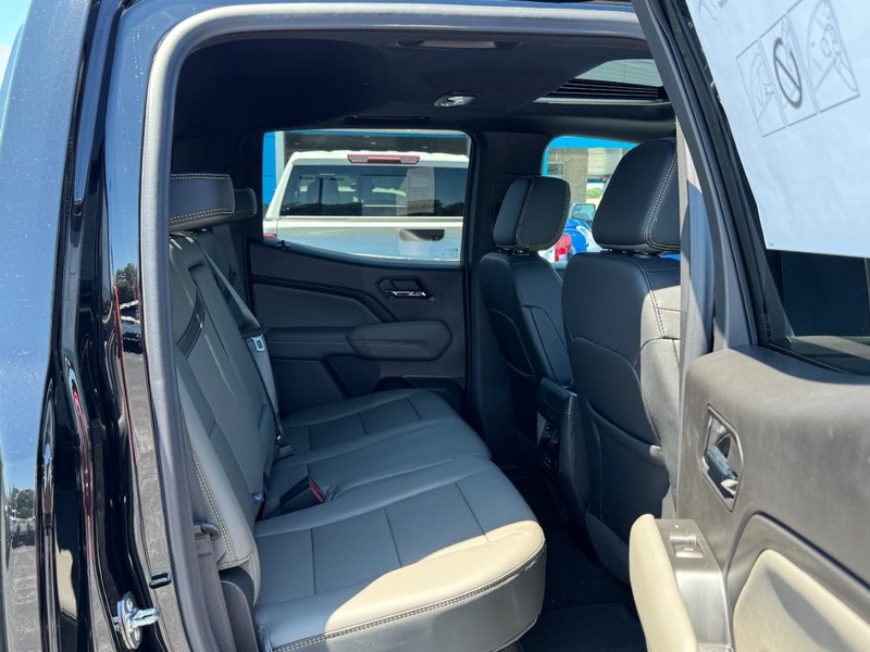 Chevrolet Colorado Vehicle Image 04