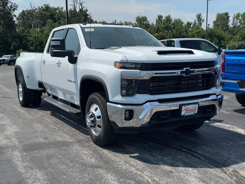 Chevrolet Silverado 3500HD Vehicle Image 02