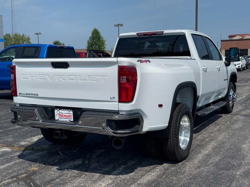 Chevrolet Silverado 3500HD Vehicle Image 03