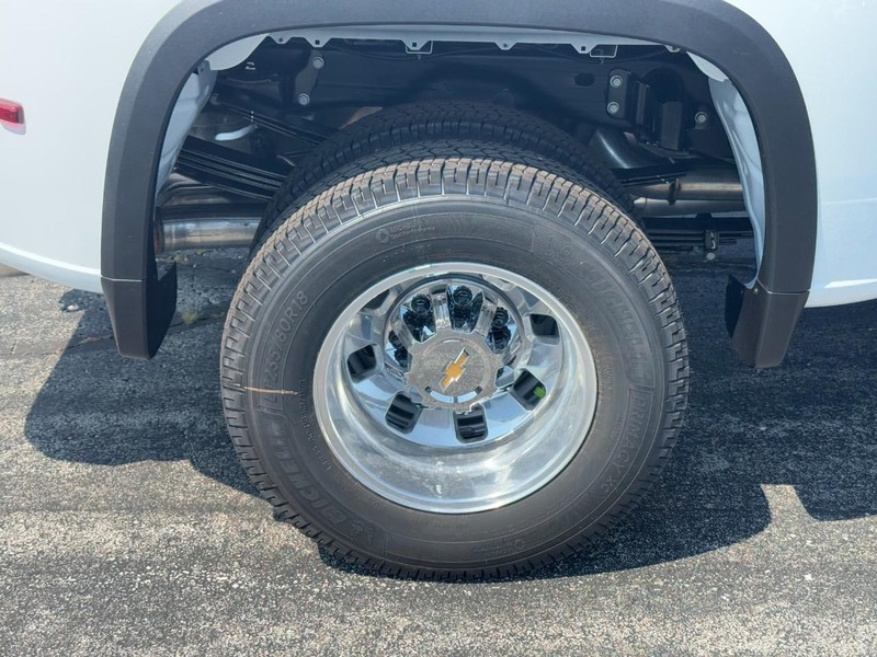 Chevrolet Silverado 3500HD Vehicle Image 04
