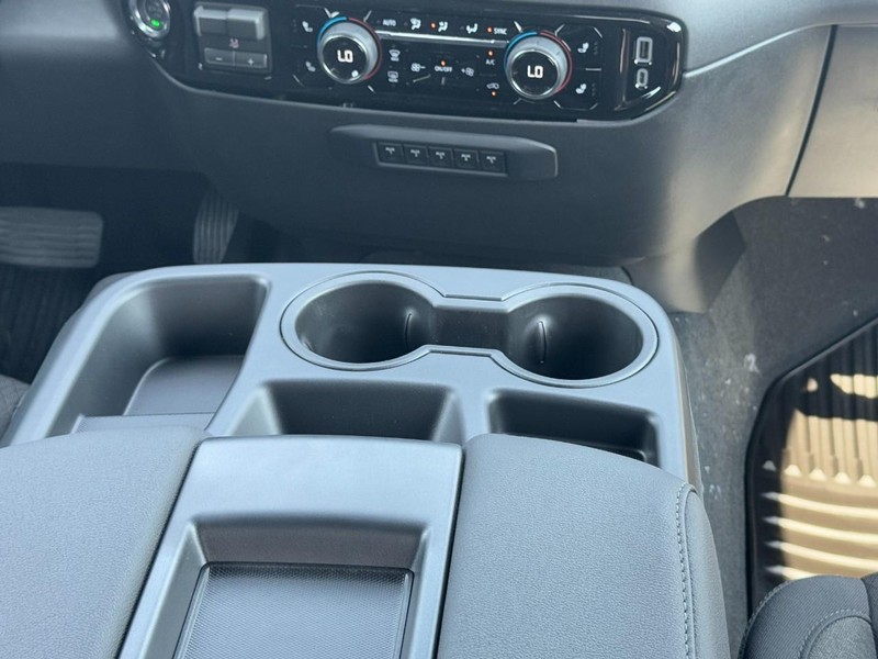 Chevrolet Silverado 3500HD Vehicle Image 09