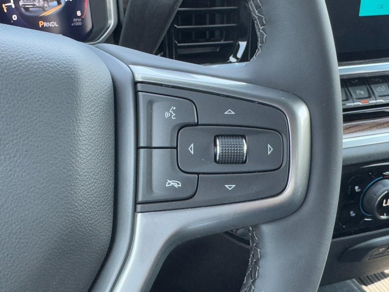 Chevrolet Silverado 3500HD Vehicle Image 11
