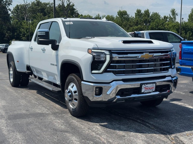 Chevrolet Silverado 3500HD Vehicle Image 02
