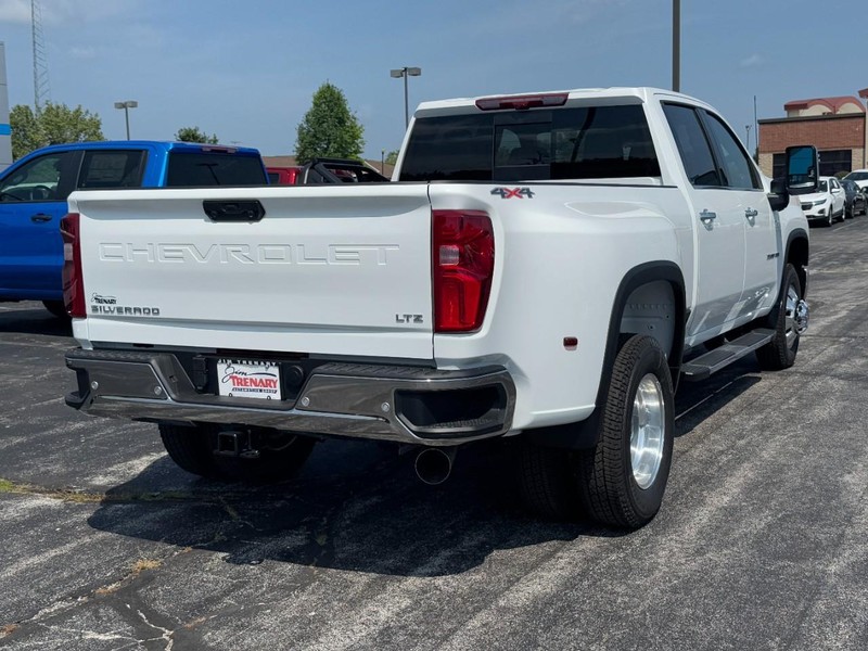 Chevrolet Silverado 3500HD Vehicle Image 03