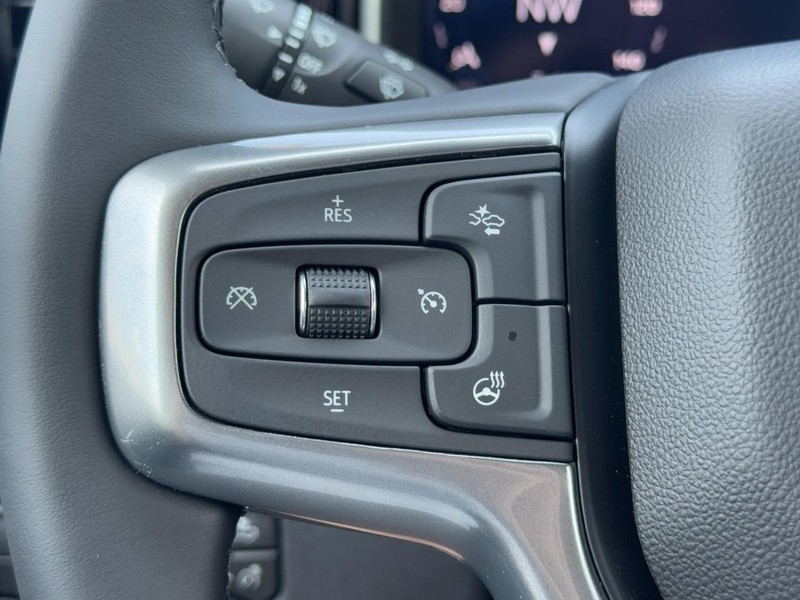 Chevrolet Silverado 3500HD Vehicle Image 11