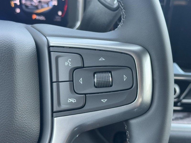Chevrolet Silverado 3500HD Vehicle Image 12