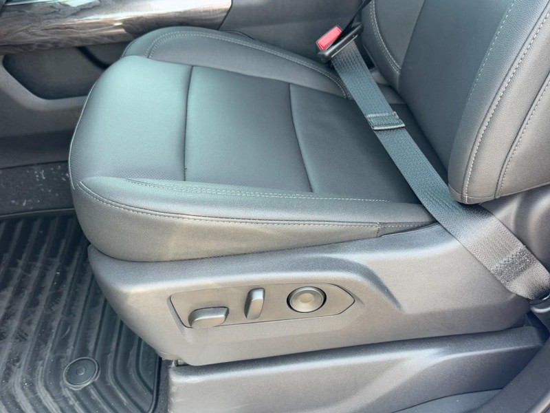 Chevrolet Silverado 3500HD Vehicle Image 15