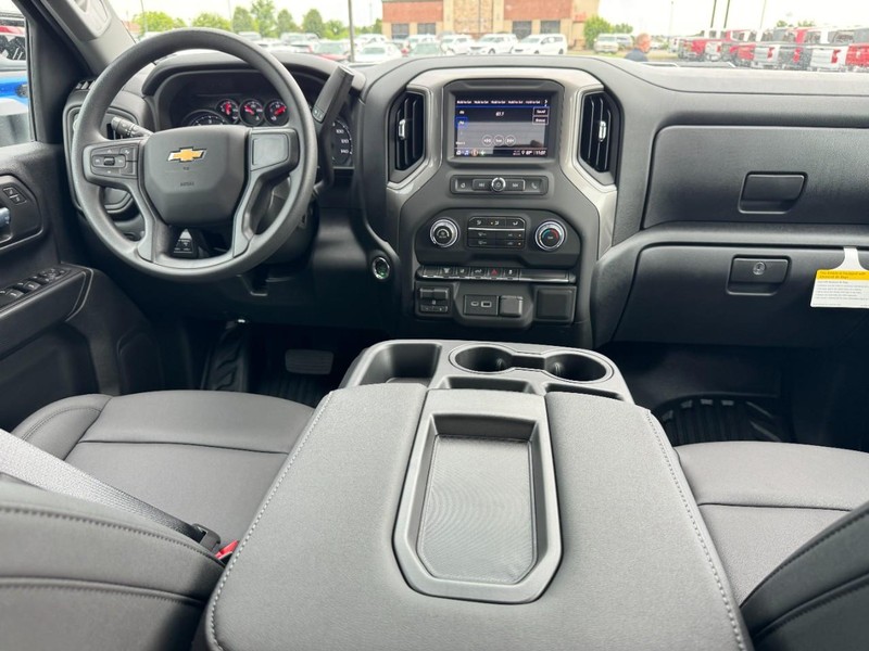 Chevrolet Silverado 2500HD Vehicle Image 06