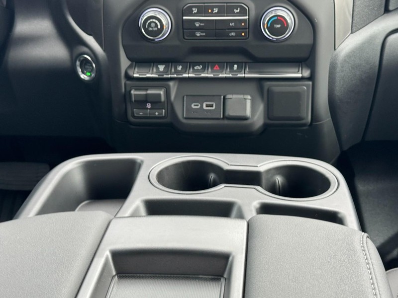 Chevrolet Silverado 2500HD Vehicle Image 09