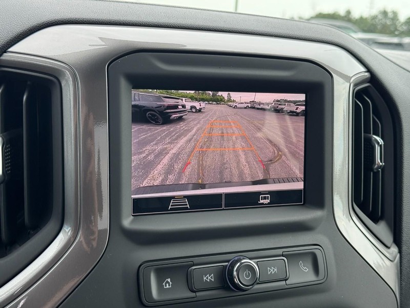 Chevrolet Silverado 2500HD Vehicle Image 12