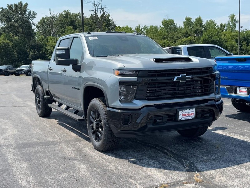 Chevrolet Silverado 2500HD Vehicle Image 02