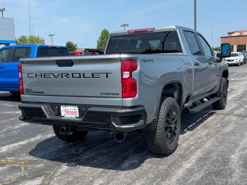 Chevrolet Silverado 2500HD Vehicle Image 03