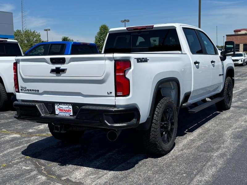 Chevrolet Silverado 2500HD Vehicle Image 03