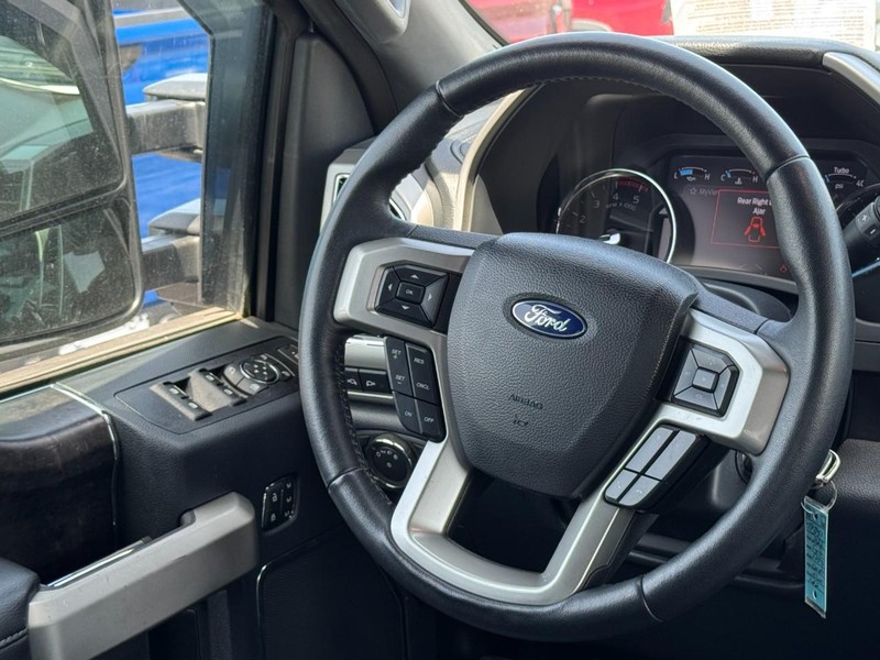 Ford Super Duty F-250 SRW Vehicle Image 12
