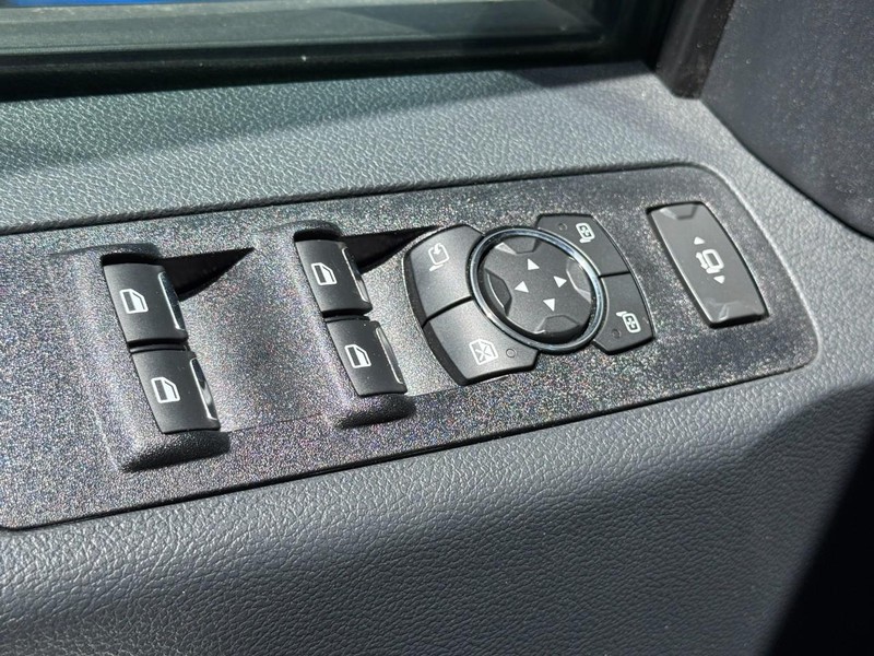 Ford Super Duty F-250 SRW Vehicle Image 23