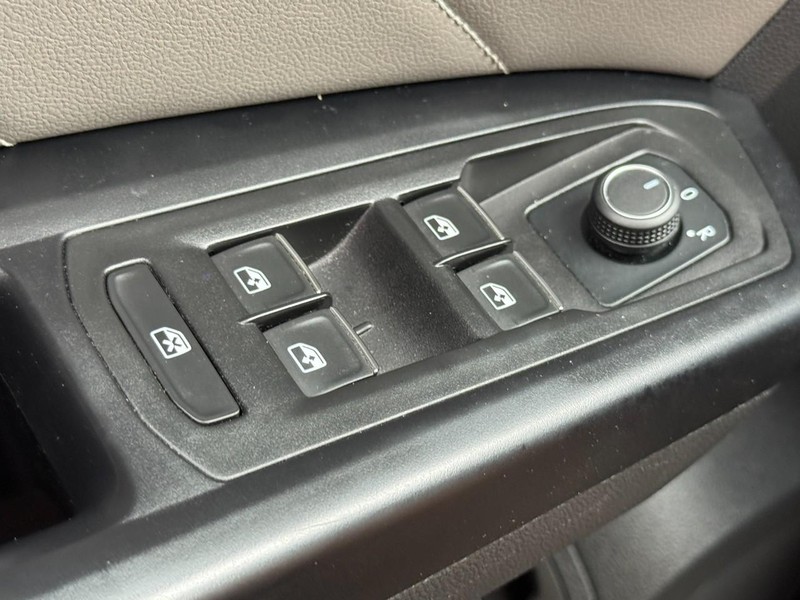 Volkswagen Atlas Cross Sport Vehicle Image 22