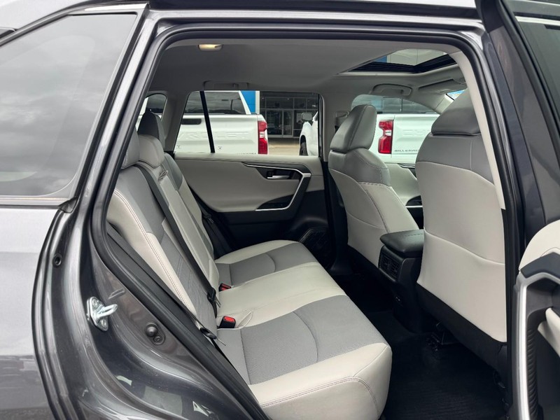 Toyota RAV4 Vehicle Image 10
