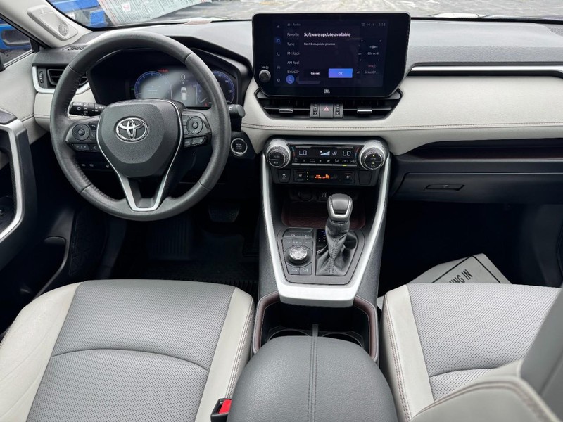 Toyota RAV4 Vehicle Image 11
