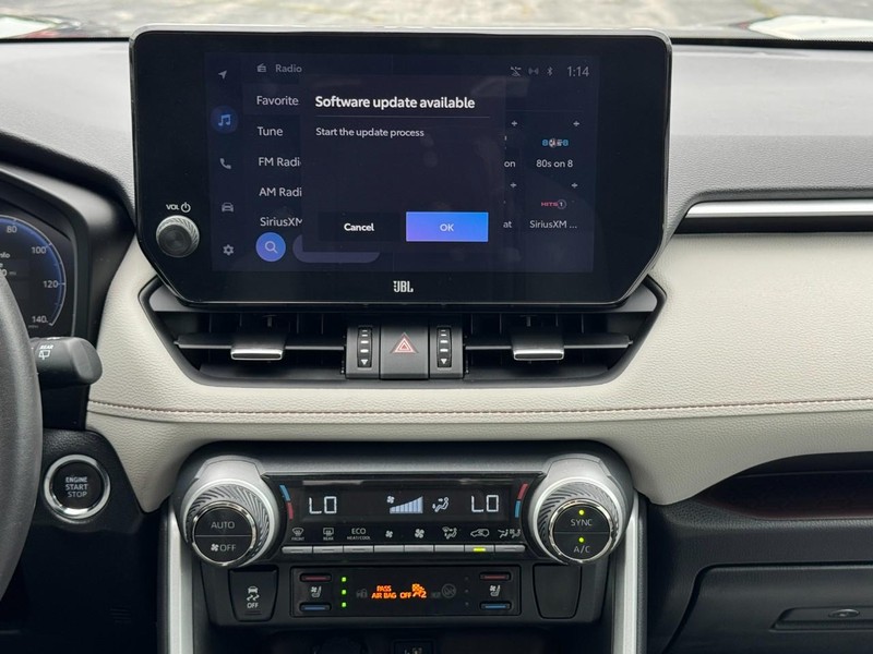 Toyota RAV4 Vehicle Image 13