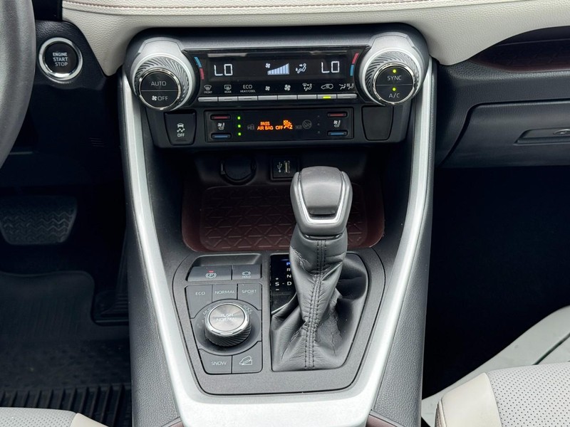 Toyota RAV4 Vehicle Image 14