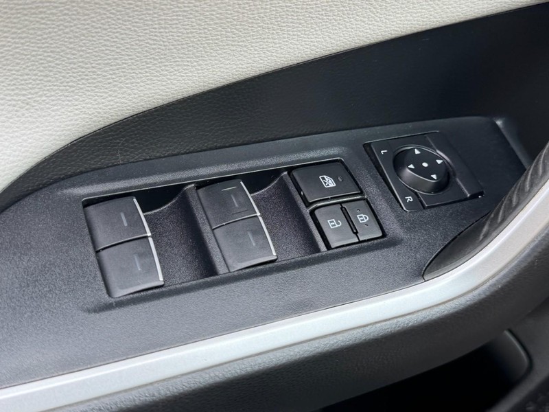 Toyota RAV4 Vehicle Image 22