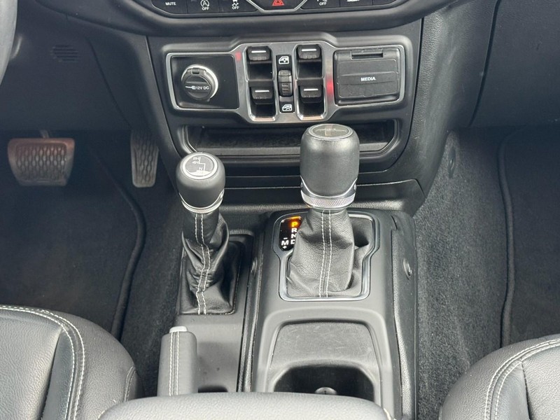 Jeep Gladiator Vehicle Image 14