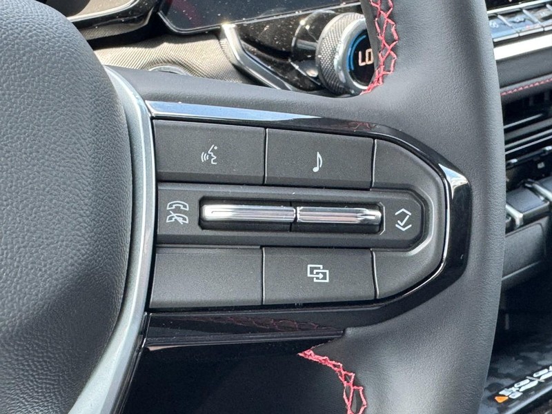 Chevrolet Colorado Vehicle Image 11
