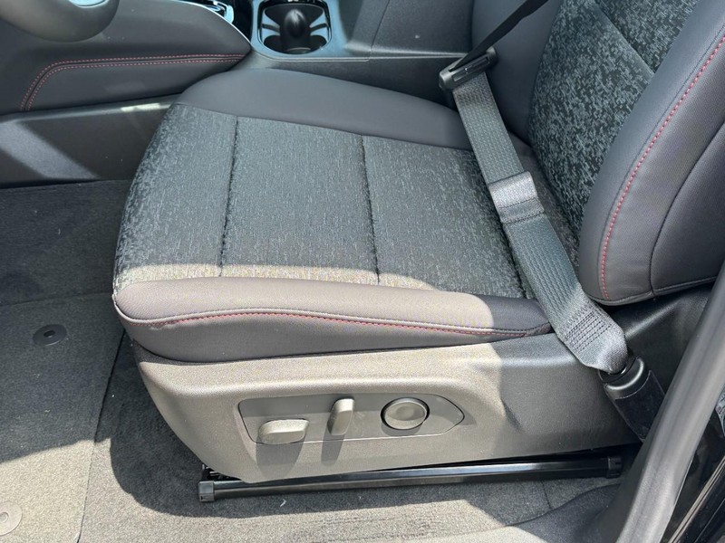 Chevrolet Colorado Vehicle Image 15