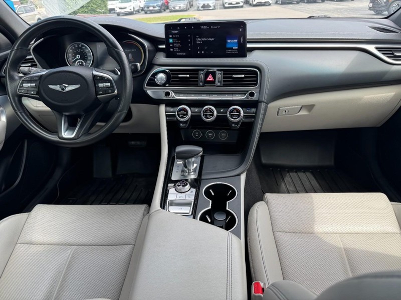 Genesis G70 Vehicle Image 11
