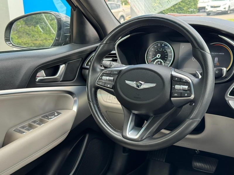 Genesis G70 Vehicle Image 12