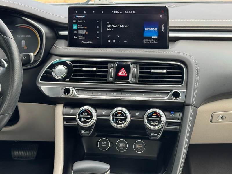 Genesis G70 Vehicle Image 13