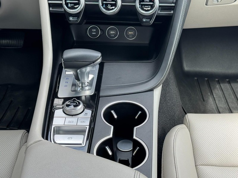 Genesis G70 Vehicle Image 14
