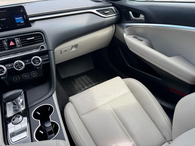Genesis G70 Vehicle Image 15
