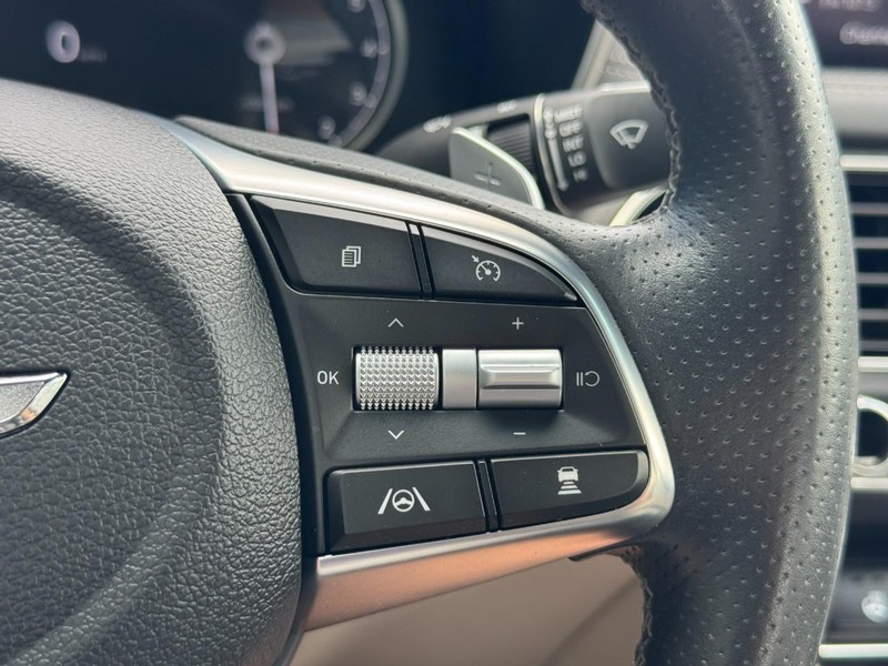 Genesis G70 Vehicle Image 17
