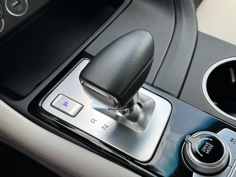 Genesis G70 Vehicle Image 20