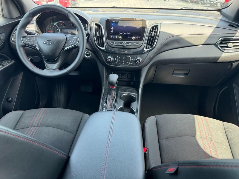 Chevrolet Equinox Vehicle Image 11
