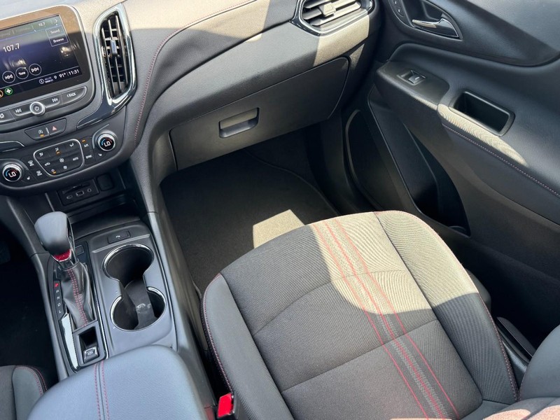 Chevrolet Equinox Vehicle Image 15