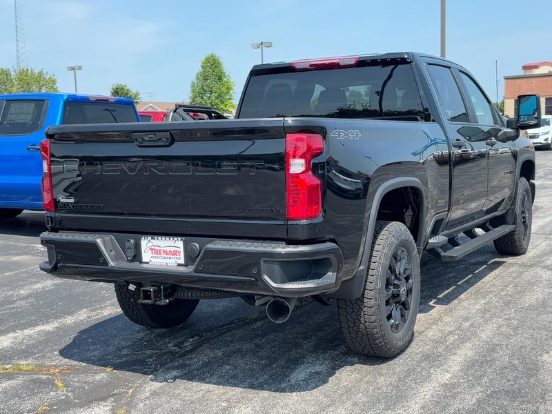 Chevrolet Silverado 2500HD Vehicle Image 03