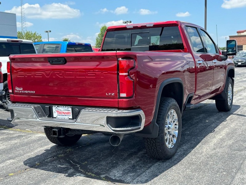 Chevrolet Silverado 2500HD Vehicle Image 03